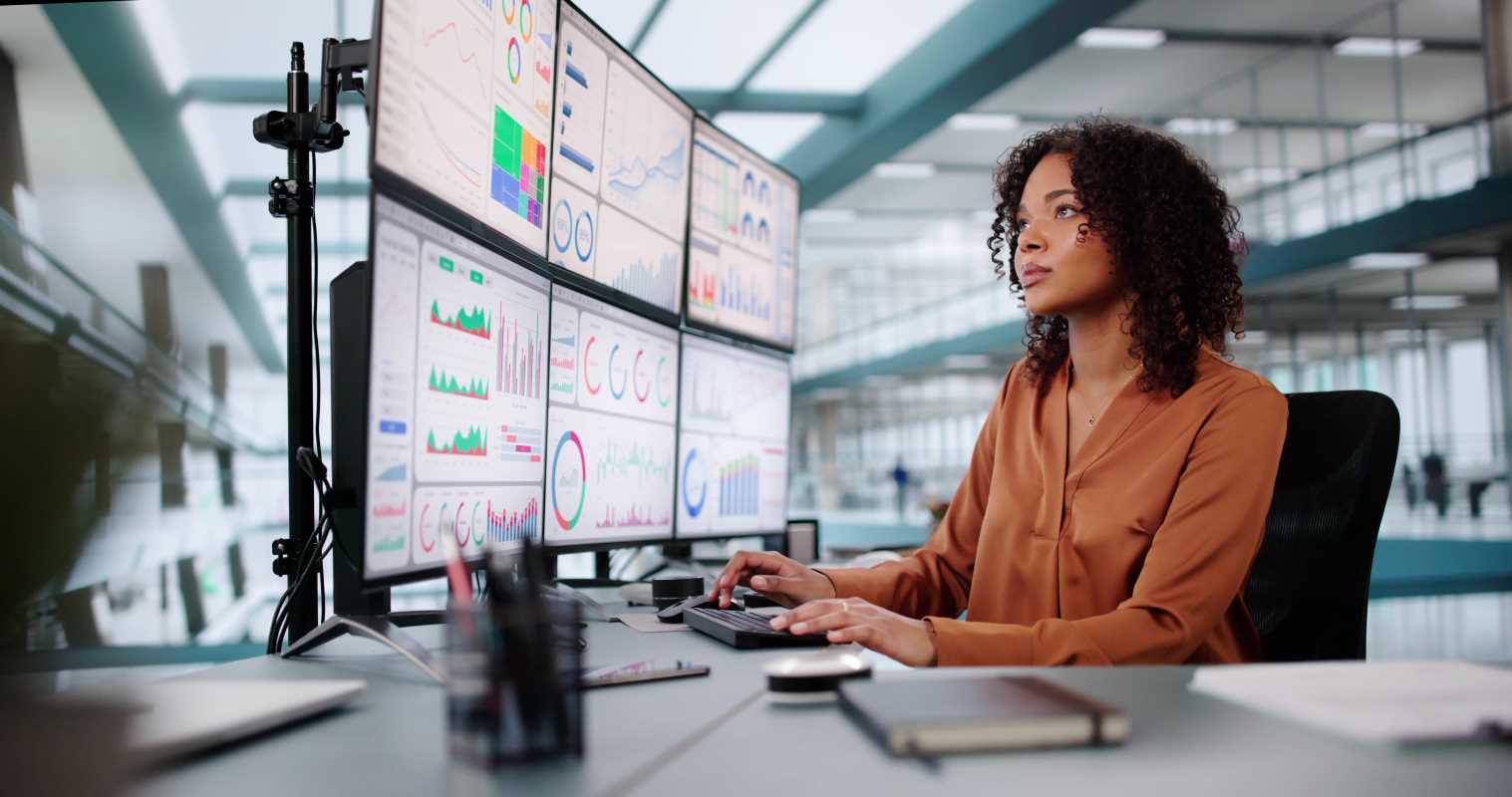 Roles and Responsibilities of a Data Analyst in Financial Firms